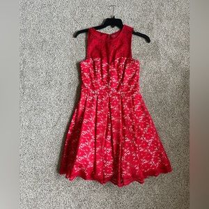 Women’s Xscape occasion red lace dress with beige lining sleeveless size 6